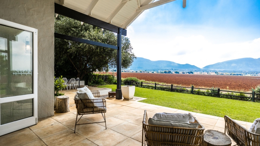 4 Bedroom Property for Sale in The Coves North West